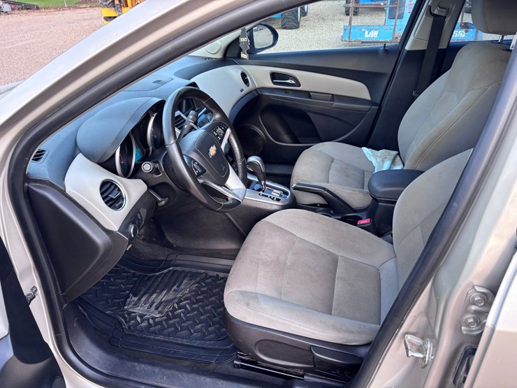 #40876-•-2014-chevrolet-cruze-|-reconstructed-title-image-6
