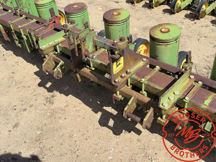 john-deere-12-image-10