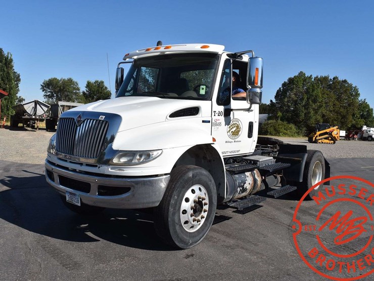 2009-international-durastar-truck-image-1