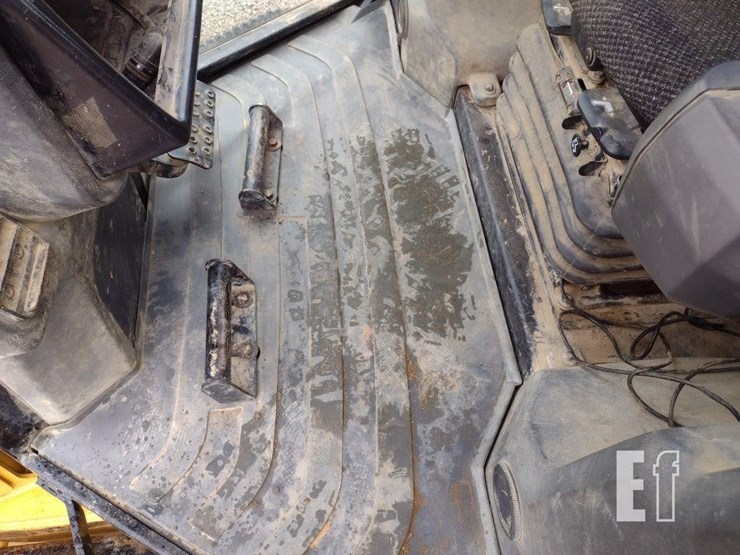 2015-caterpillar-d4k2-xl-image-13
