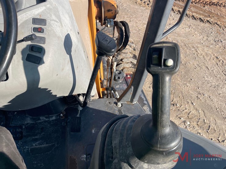 2020-case-580n-ep-loader-backhoe-image-22