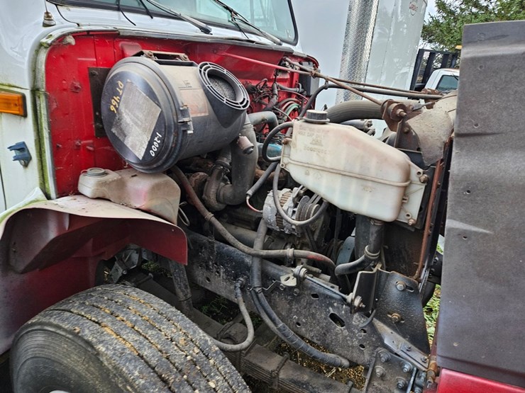 international-4900-image-12