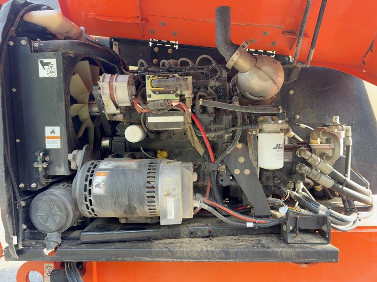 2017-jlg-600s-image-15