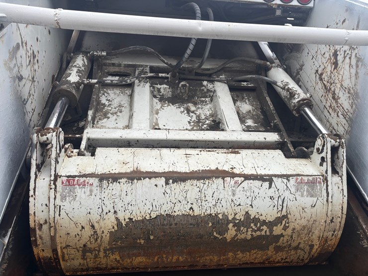 2009-gmc-7500-image-57