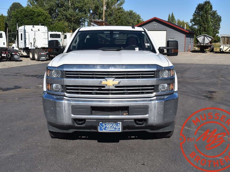 2015-chevrolet-3500hd-image-10