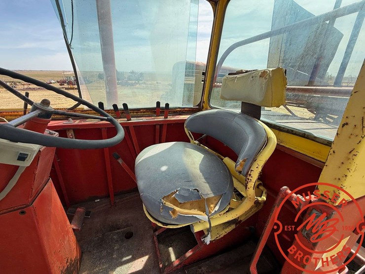 new-holland-1049-image-11