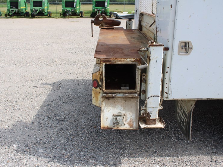 #2105-•-2008-gmc-c5500-service-truck-image-6