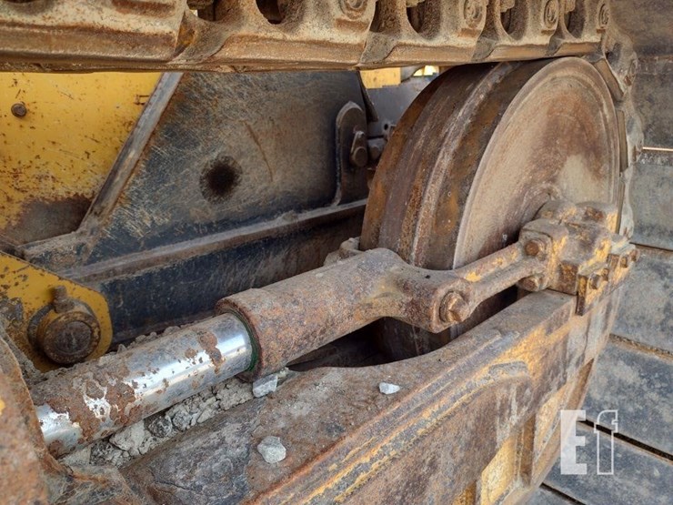 2015-deere-650k-lgp-image-28