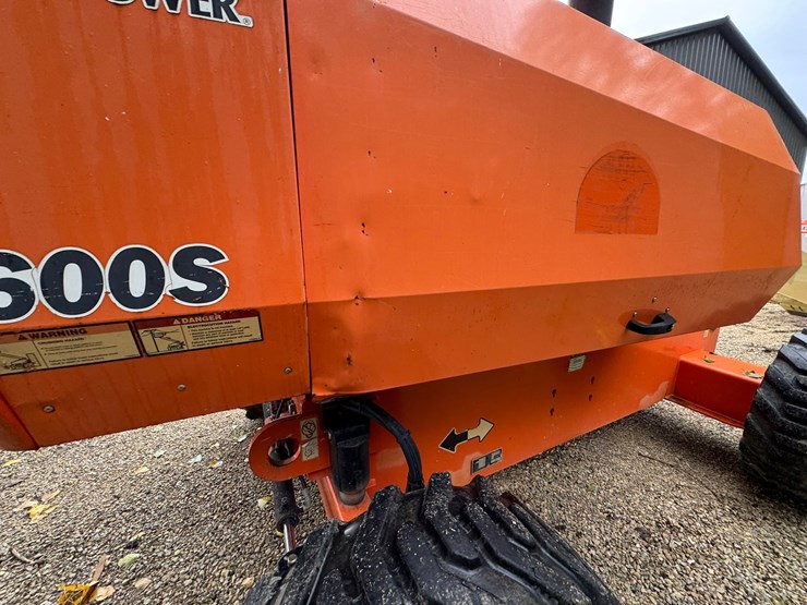 2011-jlg-600s-image-30