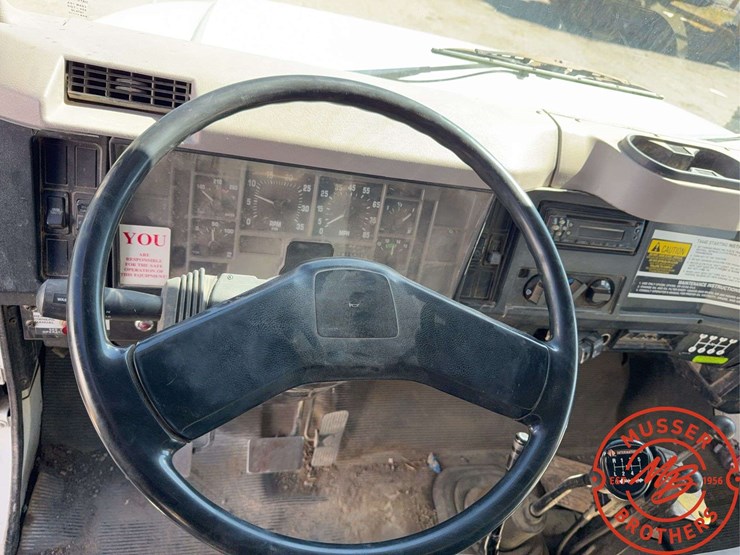 2000-international-4700-image-25
