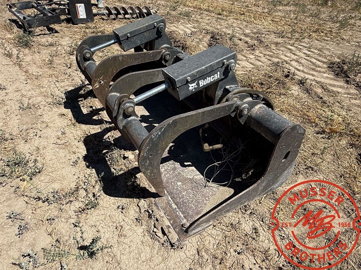 72"-bobcat-grapple-bucket-image-1