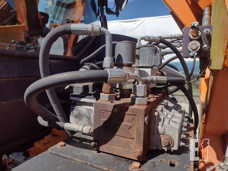 new-holland-ts115a-image-44