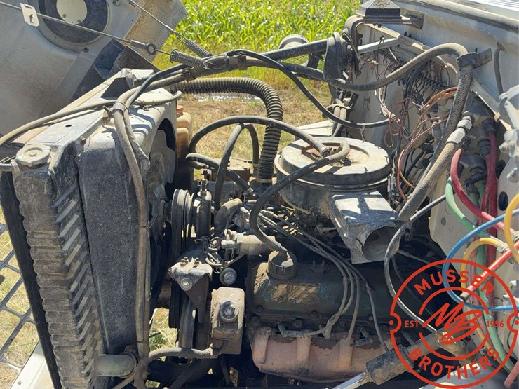 1980-ford-800-image-26