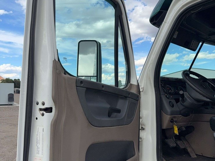 2018-freightliner-cascadia-image-34