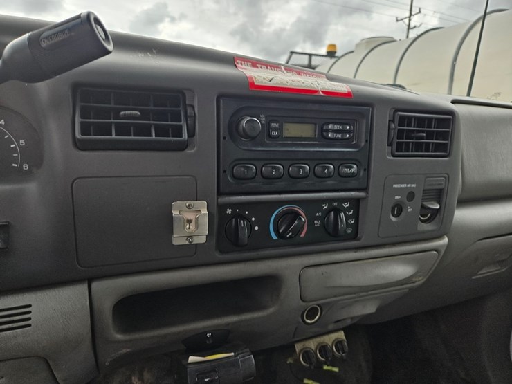 2001-ford-f350-image-27