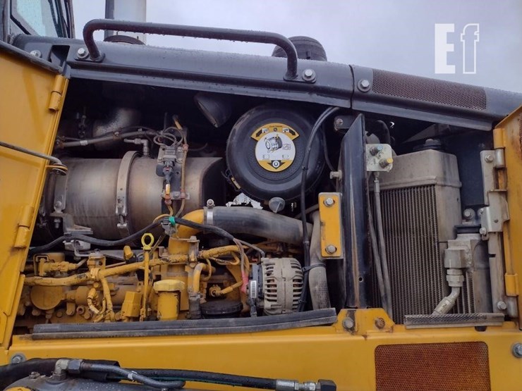 2015-deere-700k-xlt-image-34