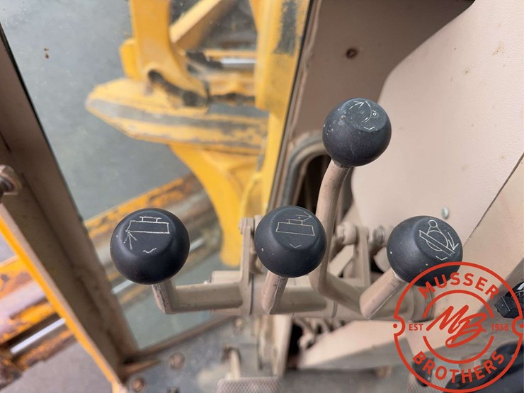 deere-670b-image-40