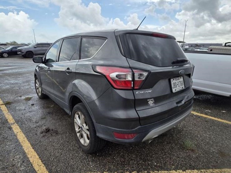 17-ford-4d-1fmcu0gd9huc00305-image-4