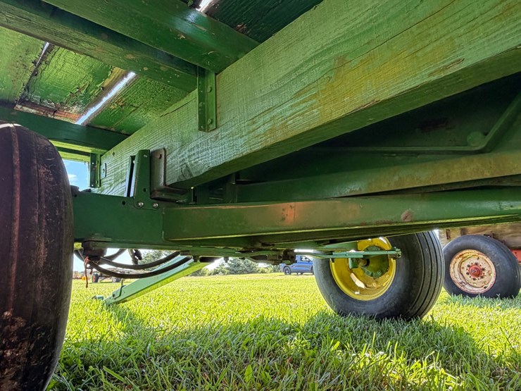 #2456-•-john-deere-1065a-running-gear-hydraulic-dump-flat-rack-image-8