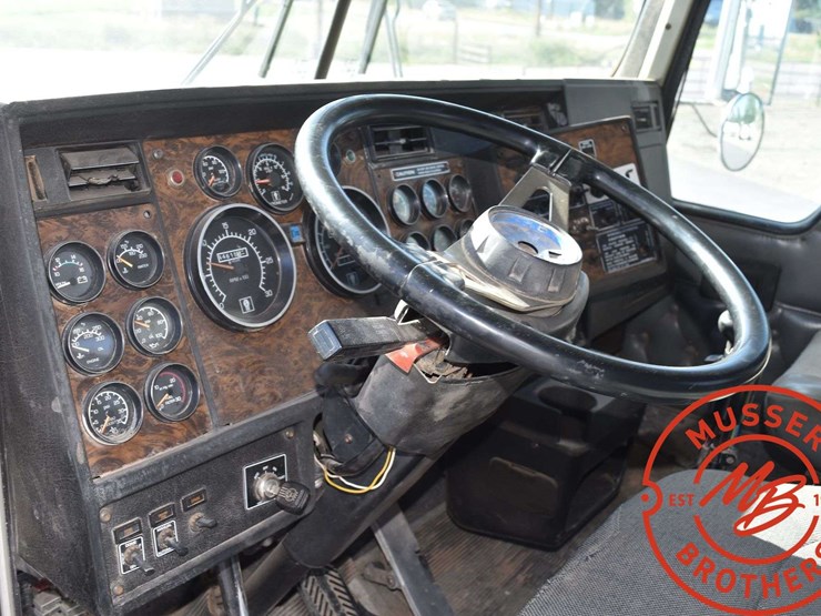 1999-kenworth-t800b-image-33