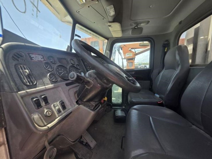 2018-peterbilt-367-image-5