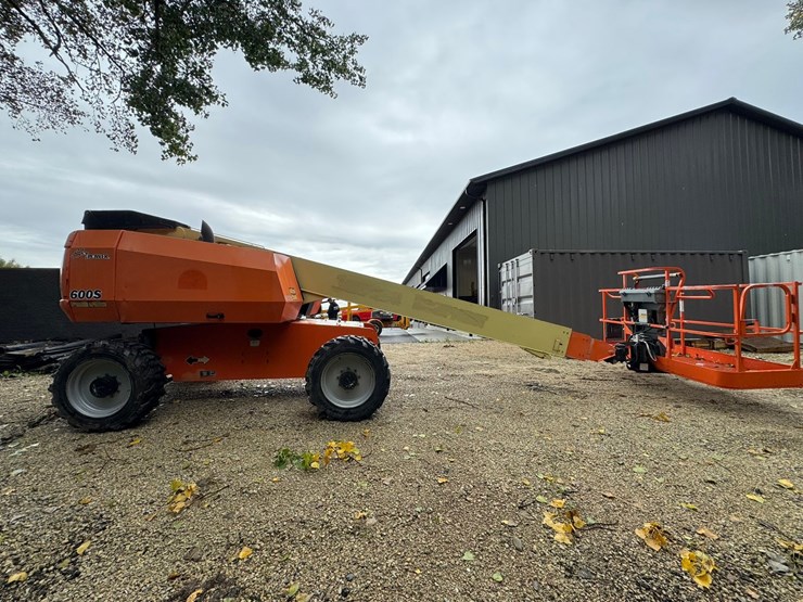 2011-jlg-600s-image-6