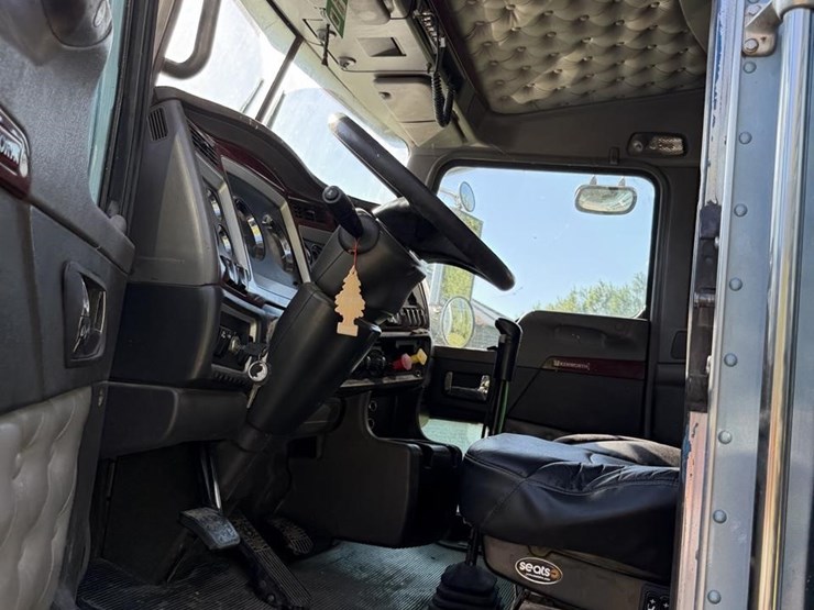 2006-kenworth-w900-image-11