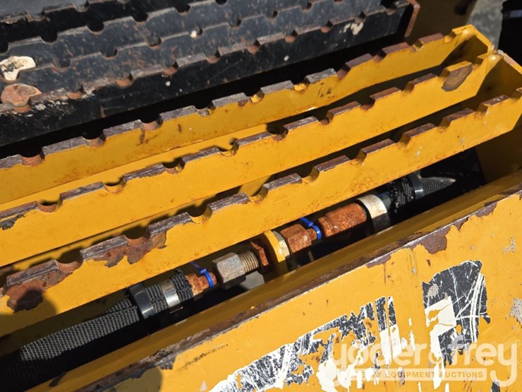 2019-caterpillar-299d2-image-23