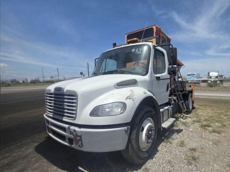 2018-freightliner-m2-106-image-1
