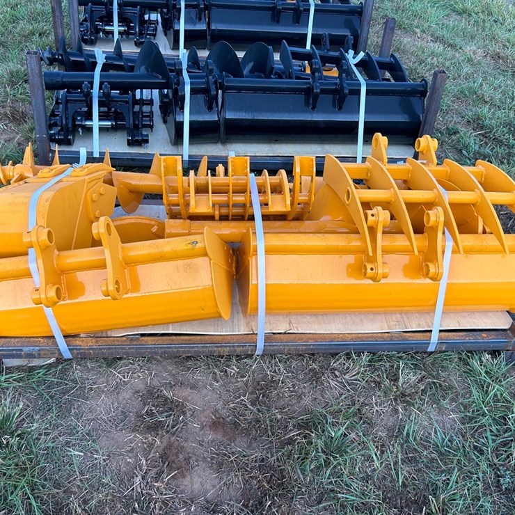 #107 • CAT 301 Excavator Attachment Set