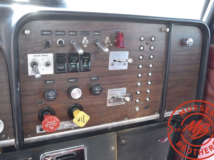 1984-peterbilt-359-image-44