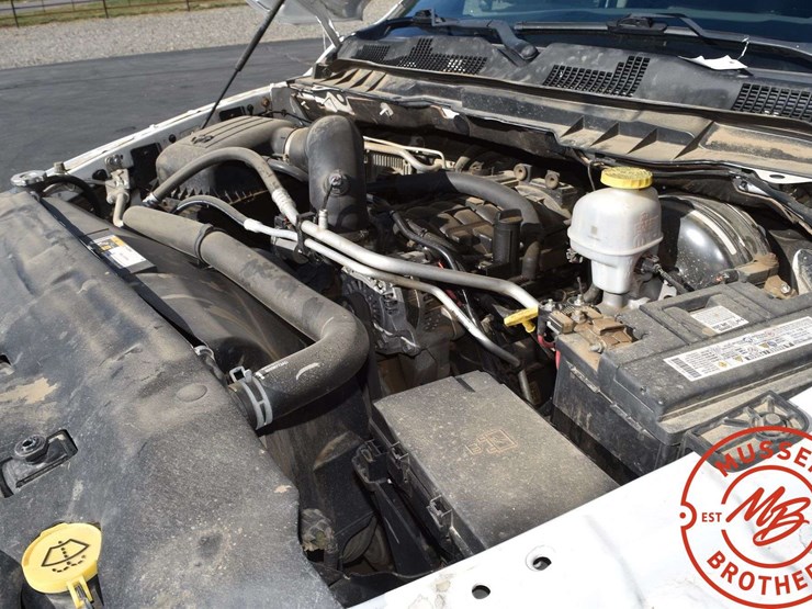 2020-ram-1500-slt-image-16