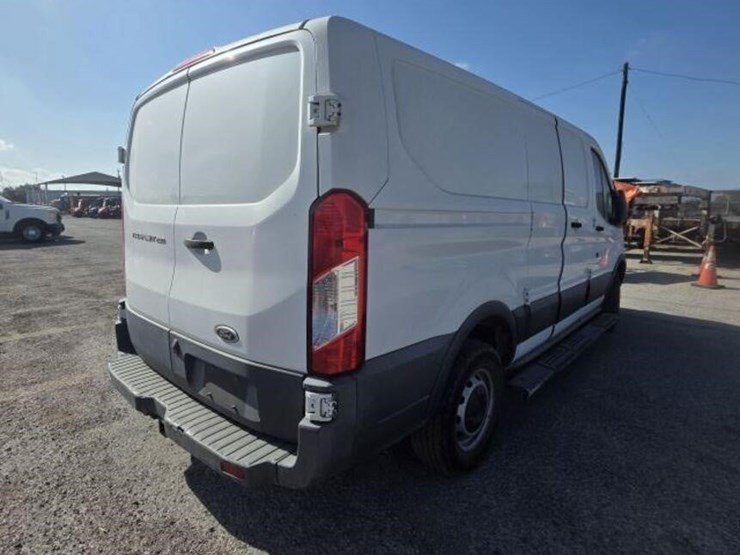 2017-ford-transit-image-3