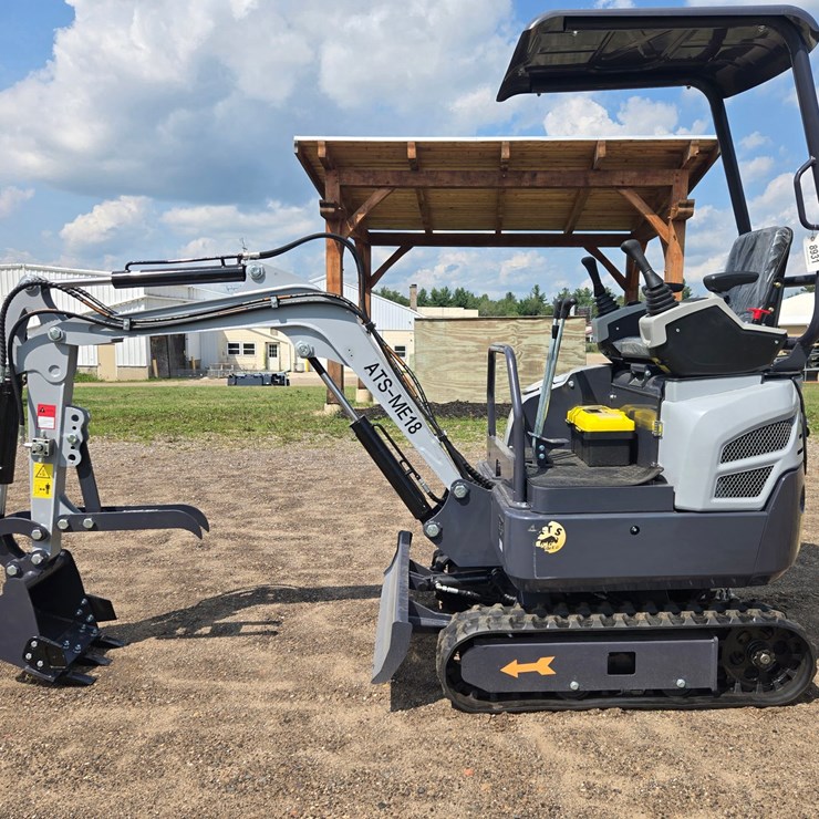 #2218 • (Edmore)ME18 mini excavator (gas)