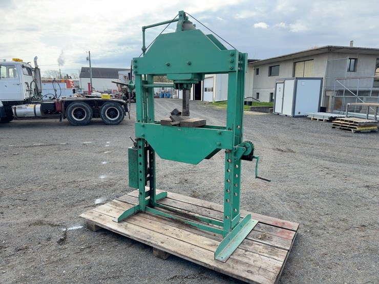 kr-wilson-75-ton-shop-press-image-3