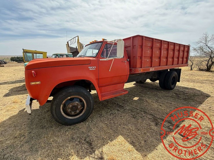 1975-dodge-600-image-2