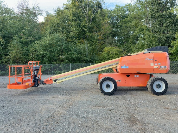 2017-jlg-600s-image-2