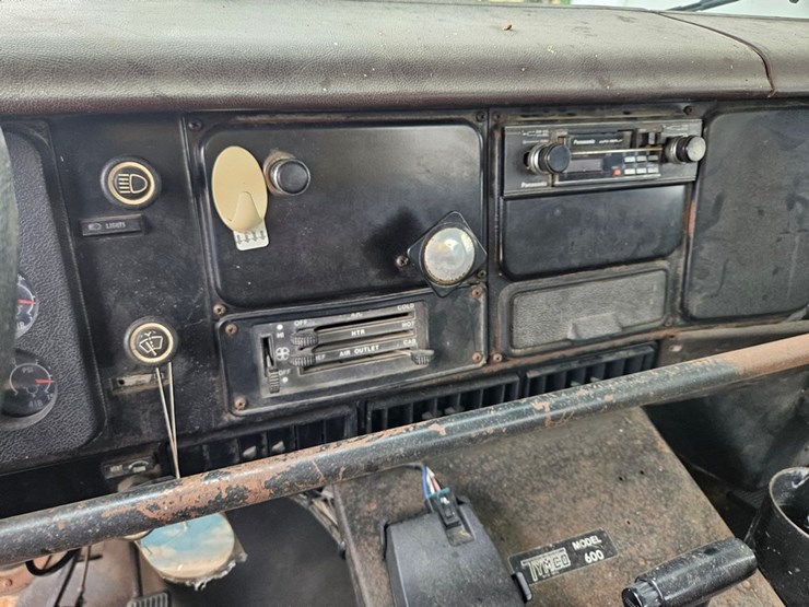 #2079-•-1988-international-water-truck-image-40