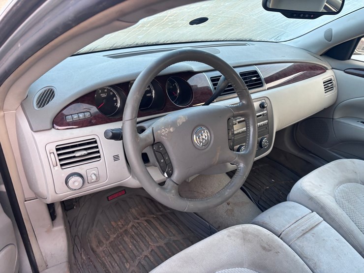 #41390-•-2011-buick-lucerne-|-for-parts/repairs-image-7