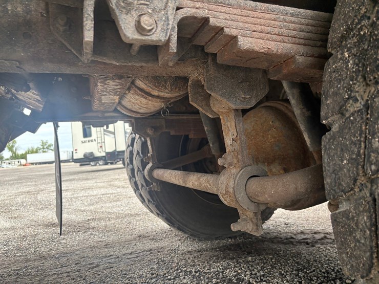 2009-gmc-7500-image-76