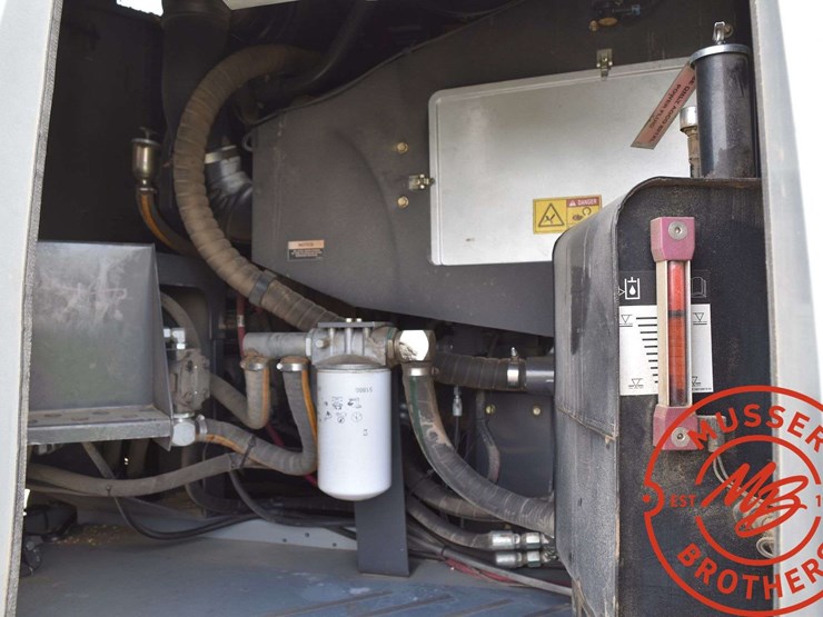 2011-gleaner-s77-image-27