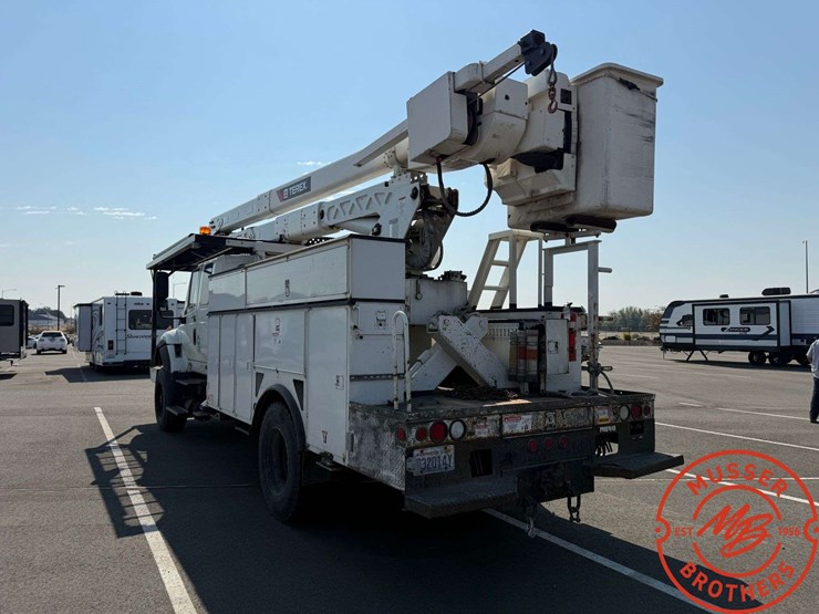 2014-international-7500-4x4-terex-bucket-truck-image-5
