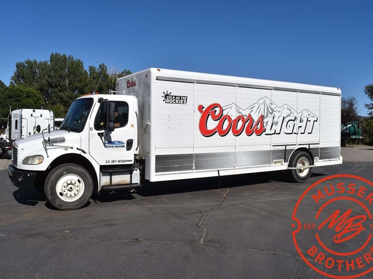 2007-freightliner-m2-106-image-3