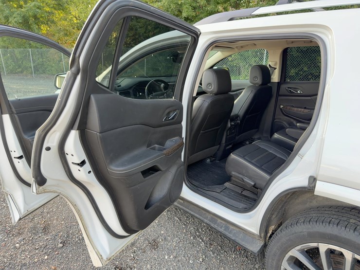 2022-gmc-acadia-denali-image-15