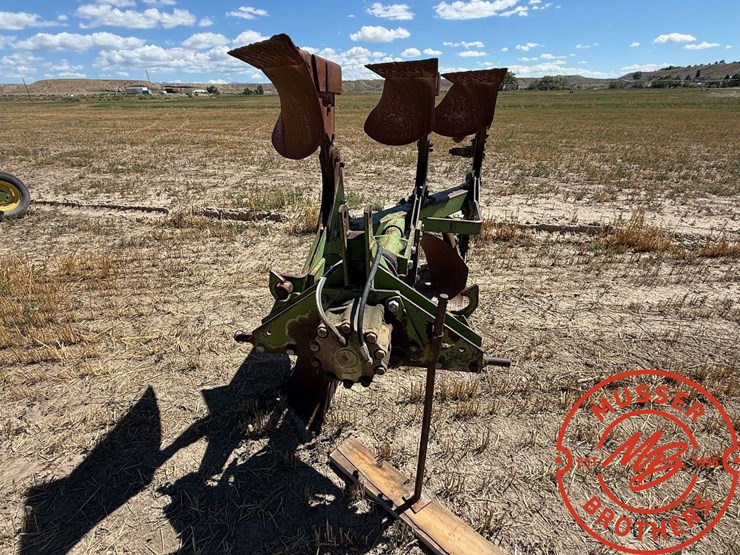 john-deere-3-bottom-roll-over-plow-image-2