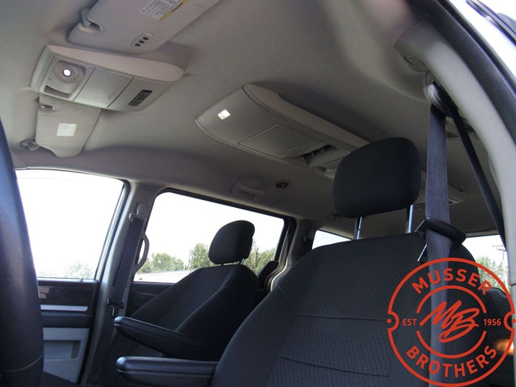 2010-dodge-grand-caravan-sxt-image-17