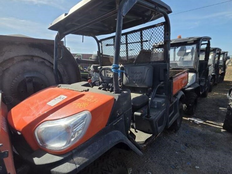 2023-kubota-rtvx900g-image-1