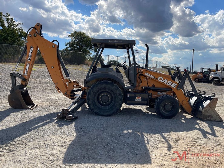2020-case-580n-ep-loader-backhoe-image-2