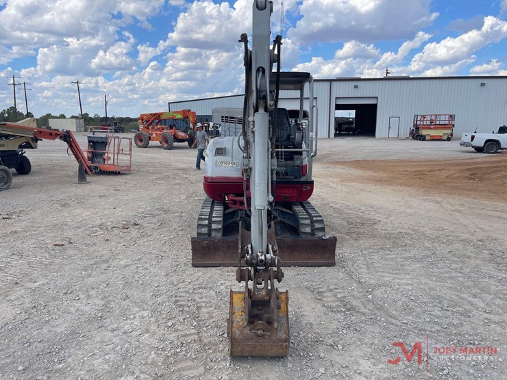 2019-takeuchi-tb240-mini-excavator-image-4