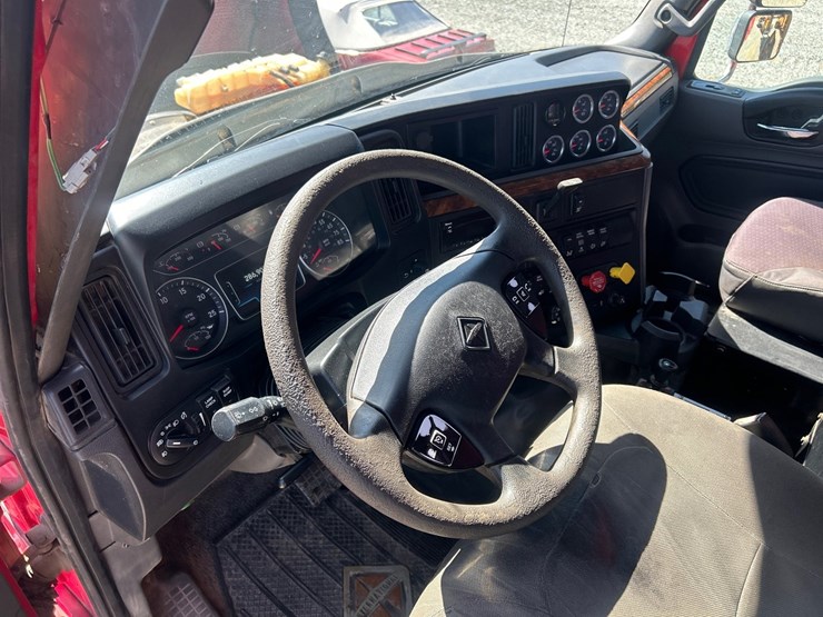 2020-international-hv613-image-52
